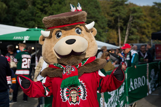 Frölundas mascot Frölle outside Arena Frölundaborg