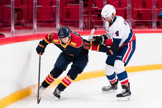 Djurgårdens Markus Ljungh i kamp om pucken med All Stars