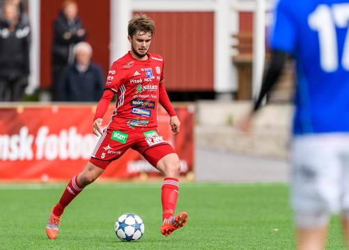 Piteås Johan Hedström med bollen