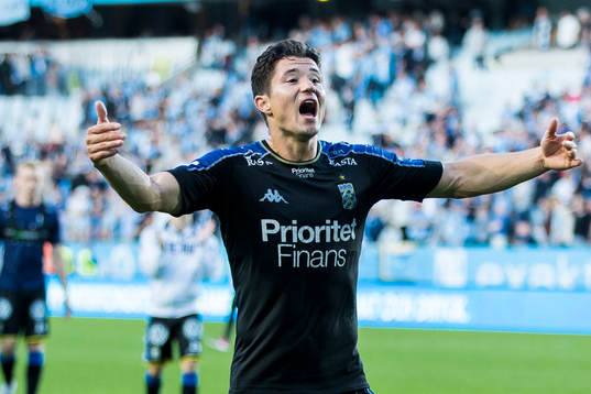 IFK Göteborgs David Boo Wiklander jublar mot publiken