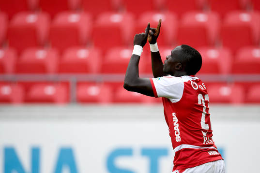 Kalmars Papa Alioune Diouf jublar