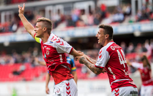 Kalmars Viktor Elm jublar