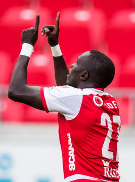 Kalmars Papa Alioune Diouf jublar