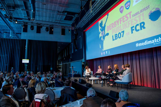 Heidi Avellan, moderator, Linda Wijkström, Elitfotboll
