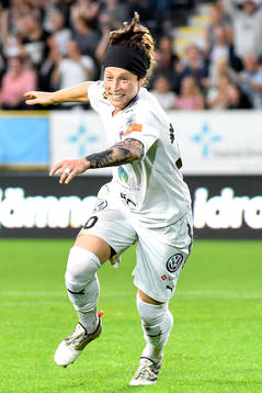Rosengårds Ella Masar McLeod jublar efter 0-1