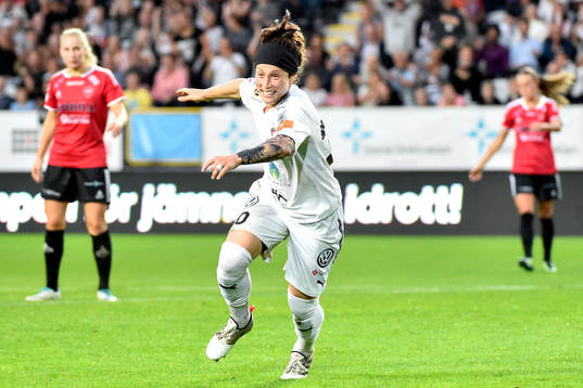 Rosengårds Ella Masar McLeod jublar efter 0-1