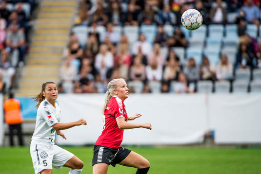 Rosengårds Alexandra Lowe Riley och LB07s Alice Magnusson