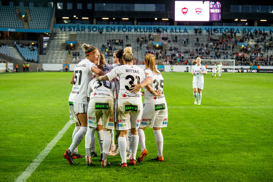 Rosengårds spelare jublar