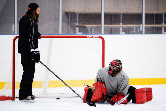 Målvaktstränare Kristoffer Larsson och målvakt Jule