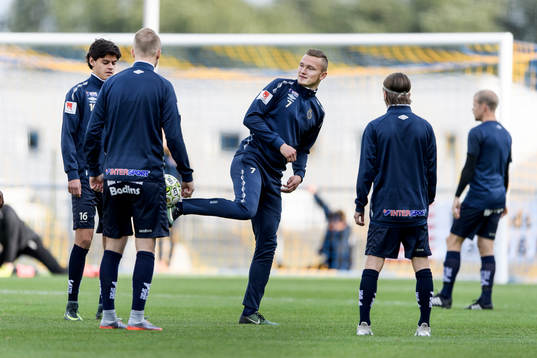 Gefles Piotr Johansson före fotbollsmatchen i Superettan
