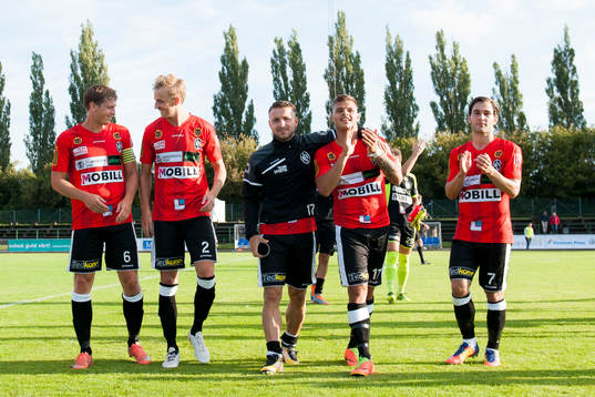 Landskronas Philip Andersson, Viktor Svensson, Filip Pivkovski, Ojevwe Akpoveta och Alexander Tkacz jublar efter slutsignalen