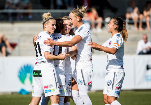 Rosengårds Hanna Folkesson jublar efter 1-0 med Anja Mittag, Ella Masar McLeod, Sanne Troelsgaard Nielsen och Alexandra Lowe Riley