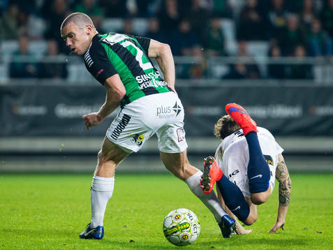 GAIS James Sinclair tacklar Örgrytes Andreas Östling