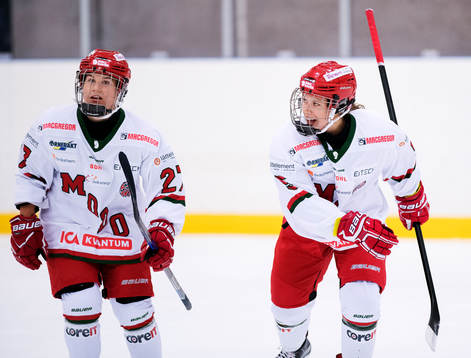 Modos Michela Cava jublar med målskytten till 0-1 Sidney