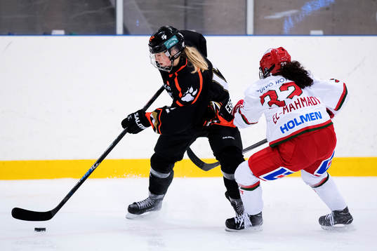 s Kirstine Eberhardt och Modos Mariam El-Mahmadi i kamp om