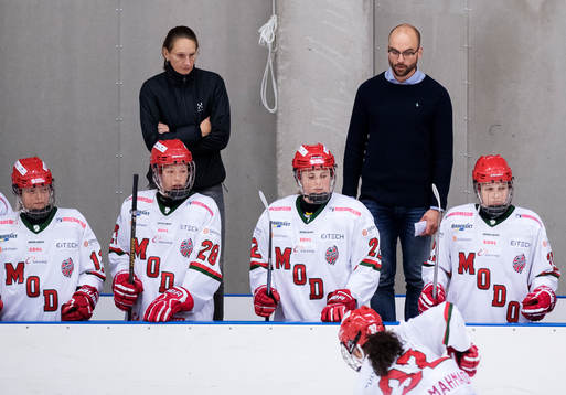 Modos assisterande Ann-Louise Edstrand och tränare Björn