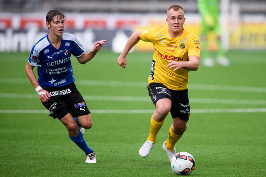 Elfsborgs Noel Jonsson och Halmstads Taylor Silverholt
