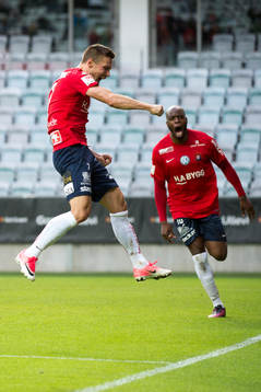 Örgrytes Daniel Sliper och Hakeem Araba jublar