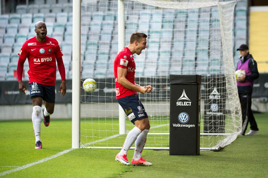 Örgrytes Daniel Sliper och Hakeem Araba jublar