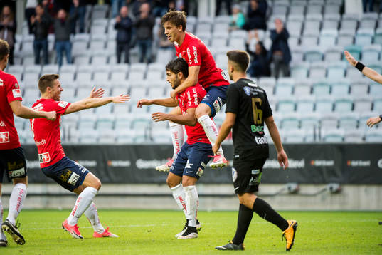 Örgrytes William Atashkadeh 2 målskytt, Daniel Paulson, Daniel Sliper jublar efter 3-0