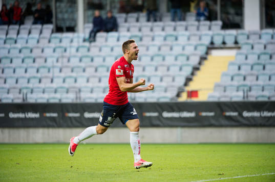 Örgrytes Daniel Sliper jublar efter 2-0 målet