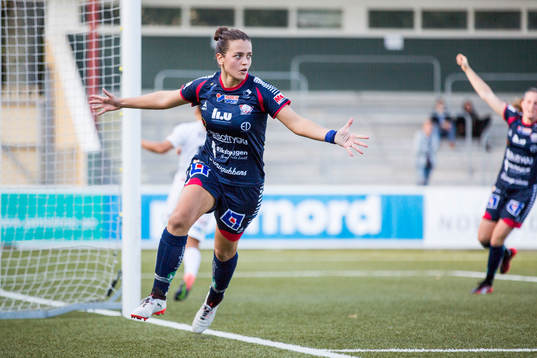 Linköpings Marija Banusic jublar efter att ha gjort 2-0