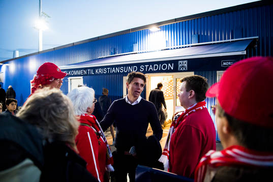 Simo Valakari, head coach of Tromsø, leaves the arena