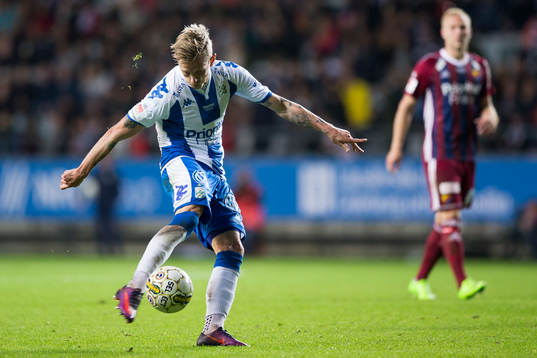 IFK Göteborgs Sören Rieks skjuter ett skott