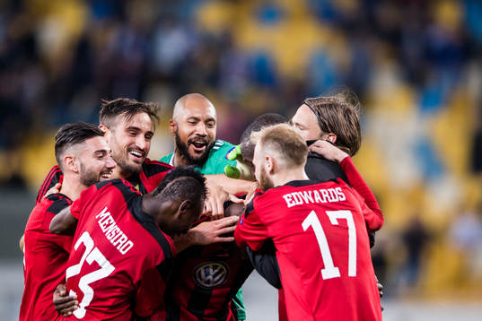 Östersunds spelare jublar efter att Salisu Abdullahi Gero gjort 0-2