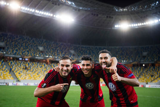 Östersunds Sotirios Papagiannopoulus, Hosam Aiesh och Saman Ghoddos jublar