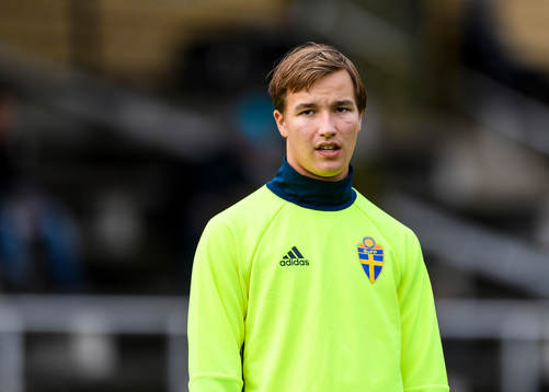 Sveriges Hampus Svensson värmer upp