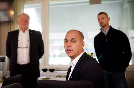 Sundsvalls ordförande Johan Nikula, målvakt Tommy Naurin