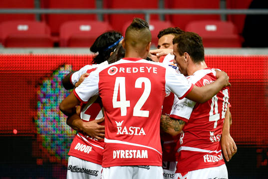 Kalmars Romário Pereira Sipião jublar med lagkamrater efter 1-0