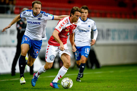 Kalmars Filip Hellquist och Norrköpings Jon Gudni Fjoluson