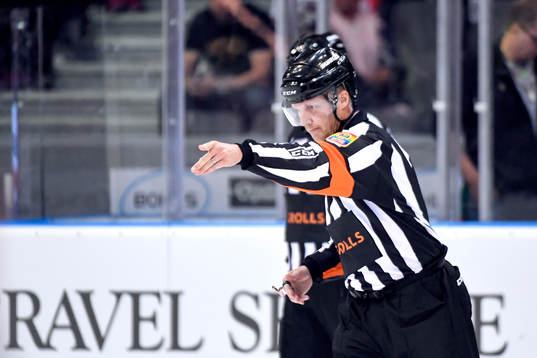 Domaren dömer mål till 2-2 av Moras Jacob Lagacé (ej i