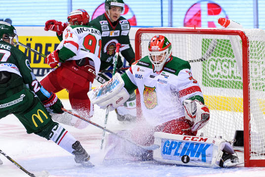 Oroligt framför Moras målvakt Christian Engstrand