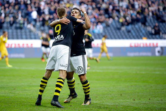 s Rasmus Lindkvist och Nicolas Marcelo Stefanelli jublar efter 1-0 av Stefanelli under fotbollsmatchen i Allsvenskan mellan AIK och Halmstad den 17 September 2017 i Stockholm. 