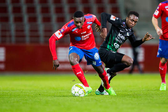 Helsingborgs Oke Akpoveta och Varbergs Lawson Sabah