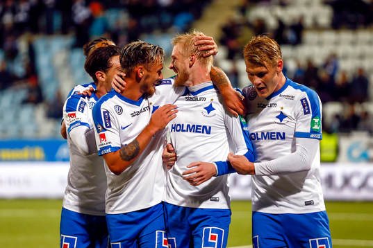 Norrköpings Karl Holmberg jublar med lagkamrater