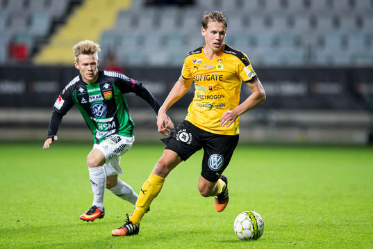Frejs Philip Wiström före GAIS Andreas Peterson
