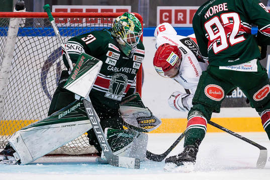 Almtunas Daniel Ljunggren bryter in framför Tingsryds