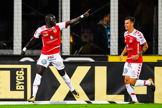 Kalmars Papa Alioune Diouf jublar