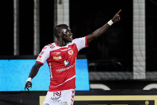 Kalmars Papa Alioune Diouf jublar