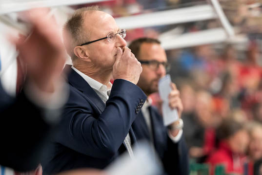 Rögles tränare Anders Eldebrink  i ishockeymatchen i SHL
