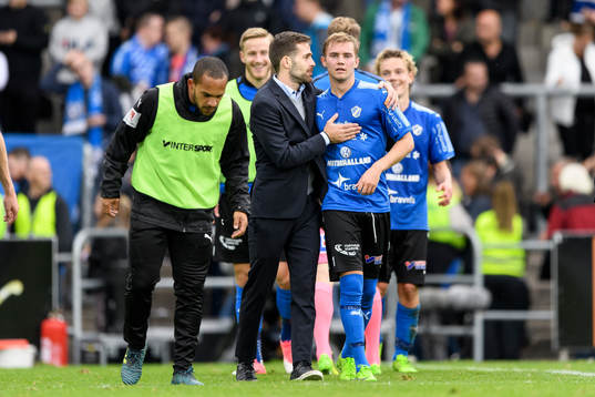 Halmstads tränare Igor Krulj och Tryggvi Hrafn Haraldsson jublar