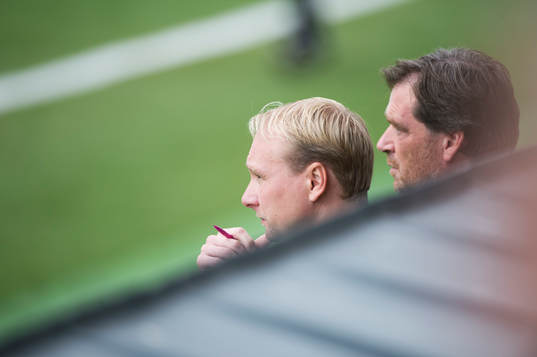 IFK Hässleholms tränarduo Daniel Nilsson och Joakim Welander i matchen i division 2 mellan Lunds BK och IFK Hässleholm i Lund 23 september 2017.  