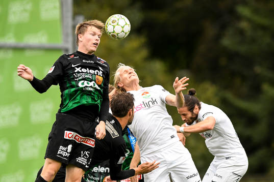 Varbergs Anton Liljenbäck och Dalkurds Henrik Löfkvist i