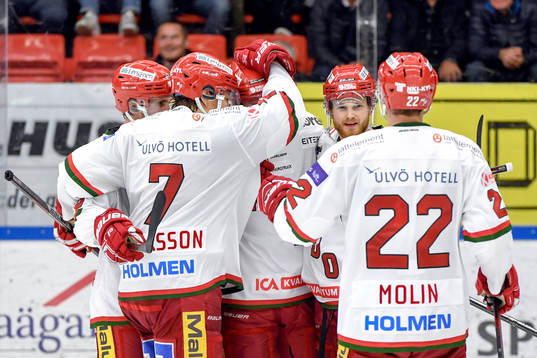 Modos Patrik Karlkvist jublar med lagkamrater