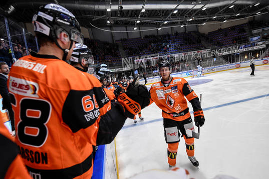 Karlskronas Marcus Paulsson jublar med lagkamrater