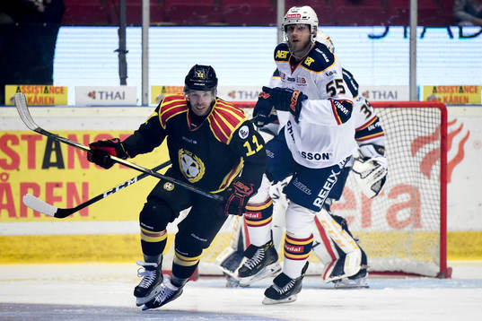 Brynäs Kevin Clark och Djurgårdens Alexander Urbom